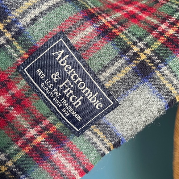 Abercrombie & Fitch Wool Blend Classic Plaid Scarf Grey Red Green Blue Fringe - Picture 4 of 6